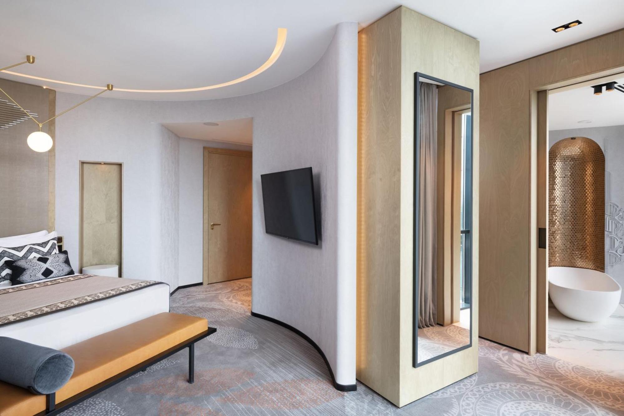 Paragraph Freedom Square, A Luxury Collection Hotel, Tbilisi Exterior photo