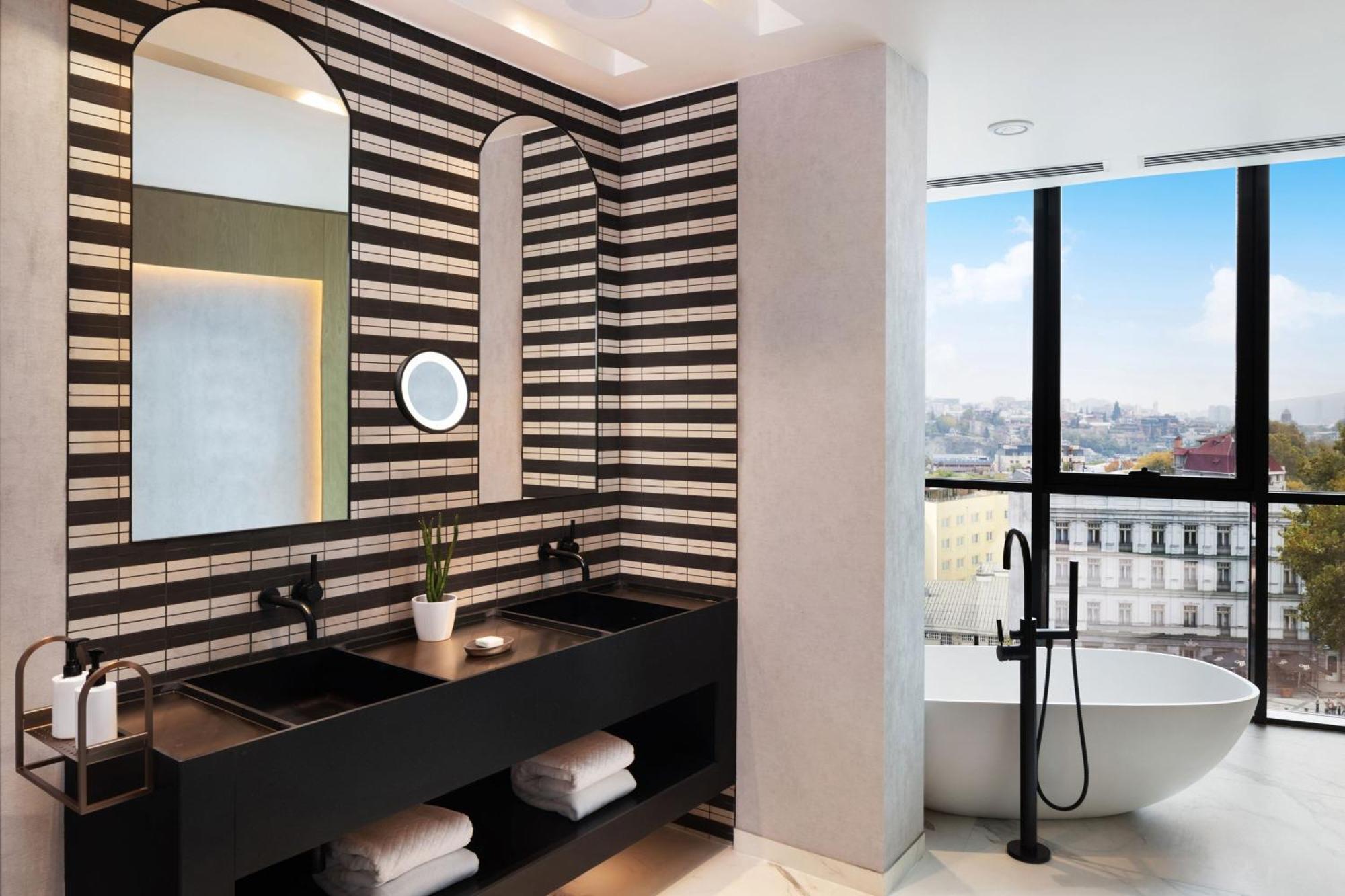 Paragraph Freedom Square, A Luxury Collection Hotel, Tbilisi Exterior photo