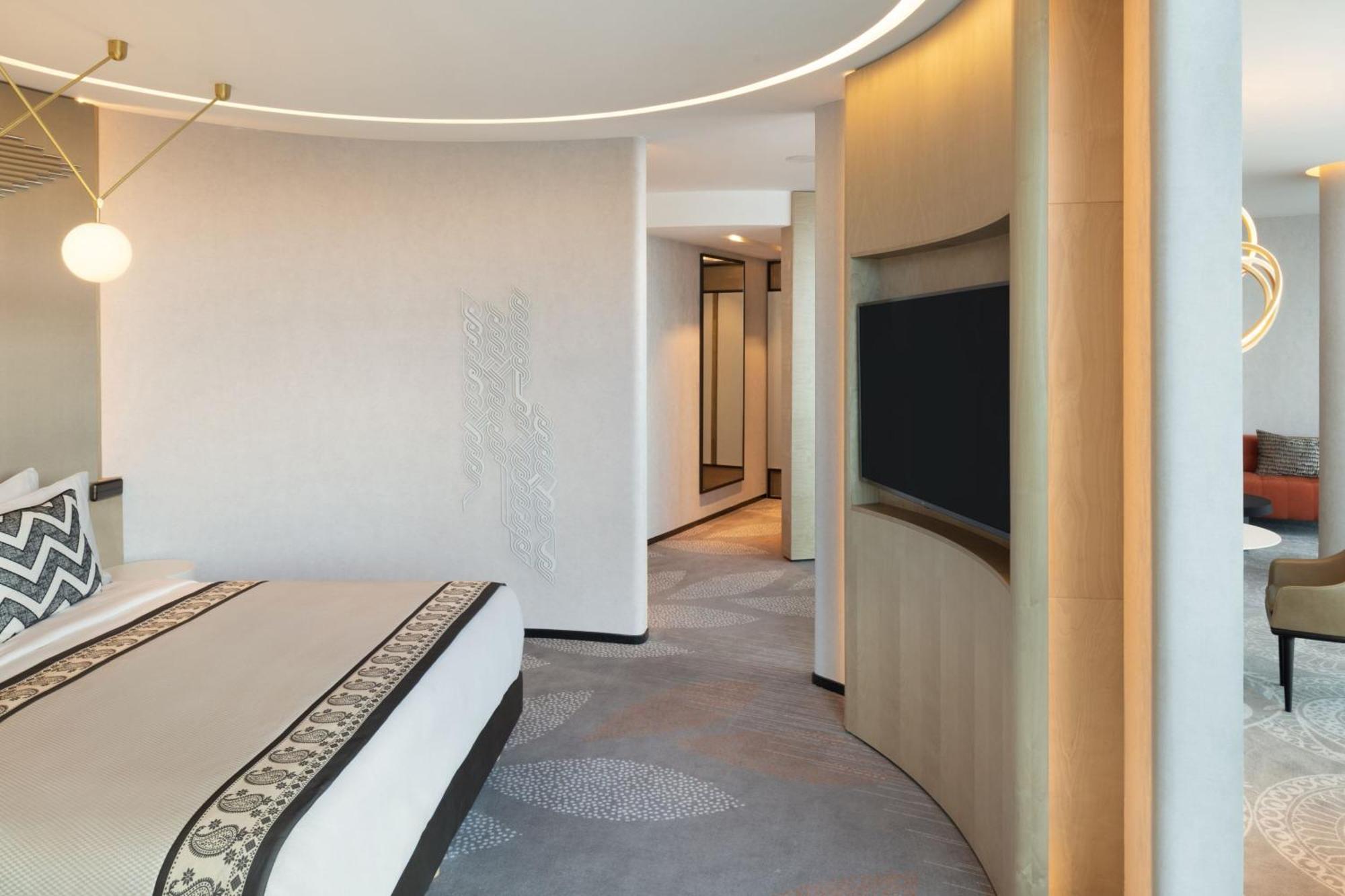 Paragraph Freedom Square, A Luxury Collection Hotel, Tbilisi Exterior photo